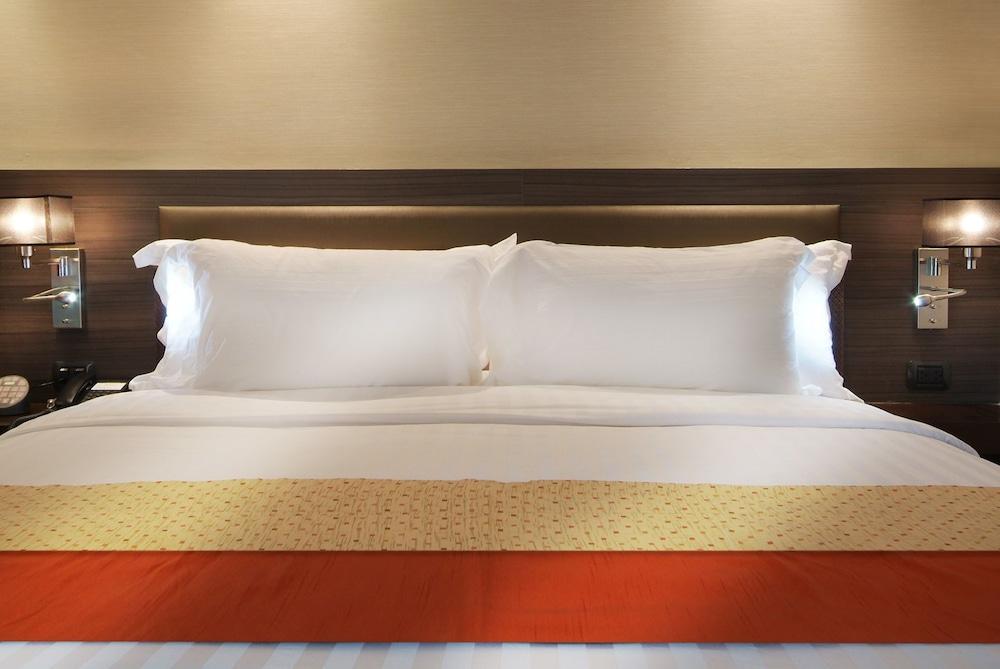 Amora NeoLuxe Suites Hotel Bangkok Extérieur photo