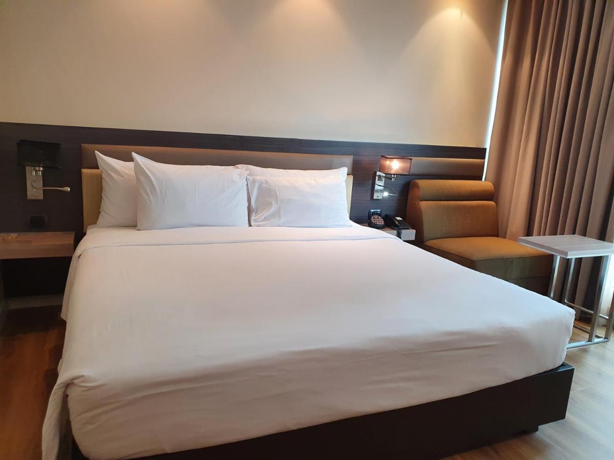 Amora NeoLuxe Suites Hotel Bangkok Extérieur photo