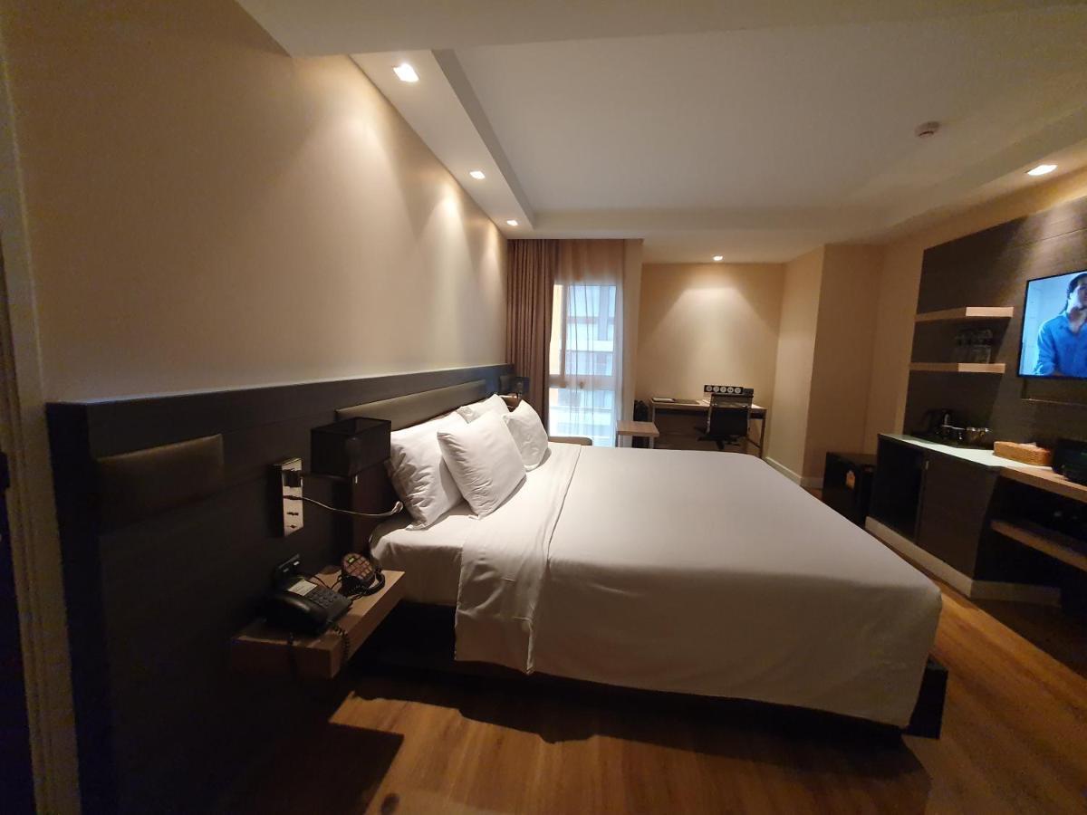 Amora NeoLuxe Suites Hotel Bangkok Extérieur photo