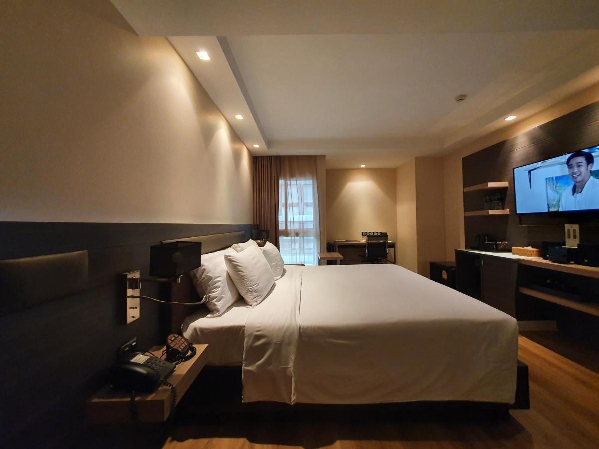 Amora NeoLuxe Suites Hotel Bangkok Extérieur photo