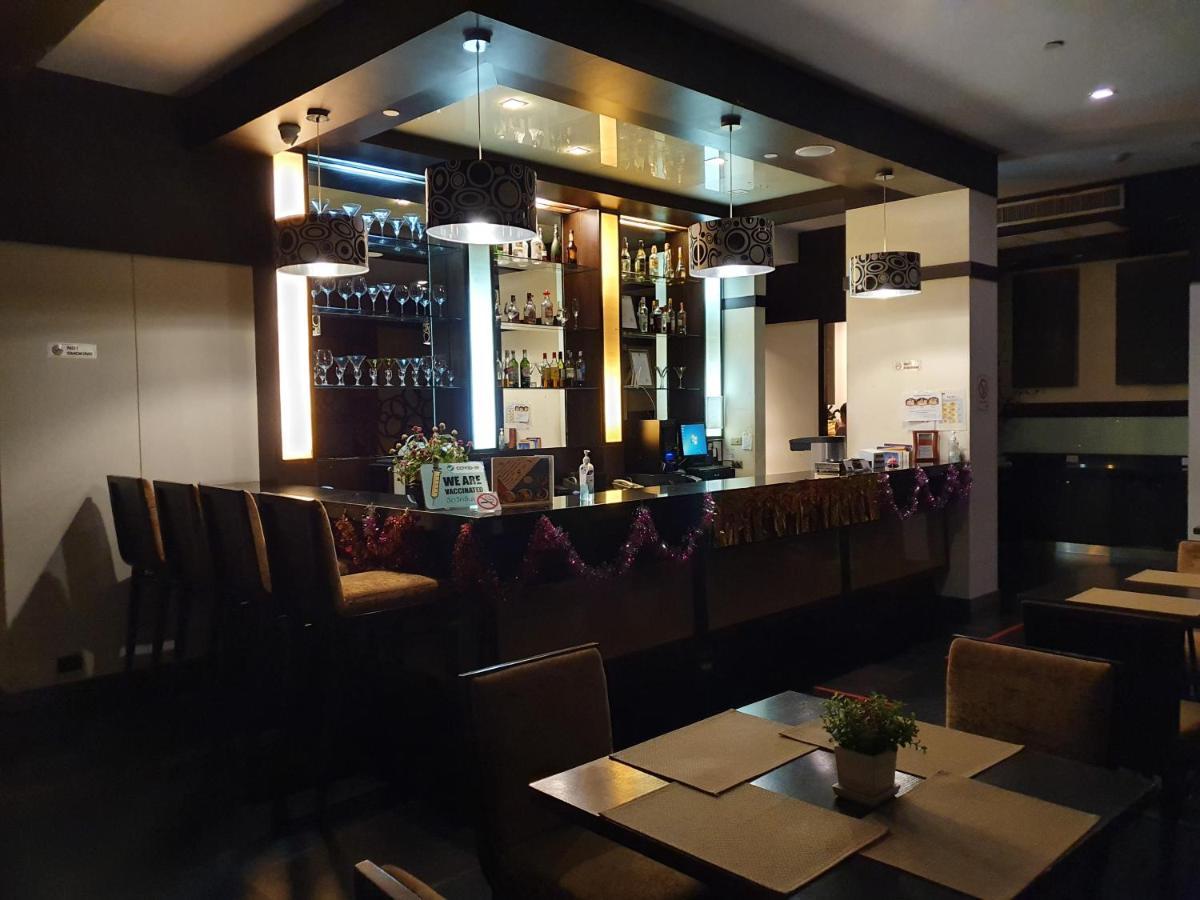 Amora NeoLuxe Suites Hotel Bangkok Extérieur photo