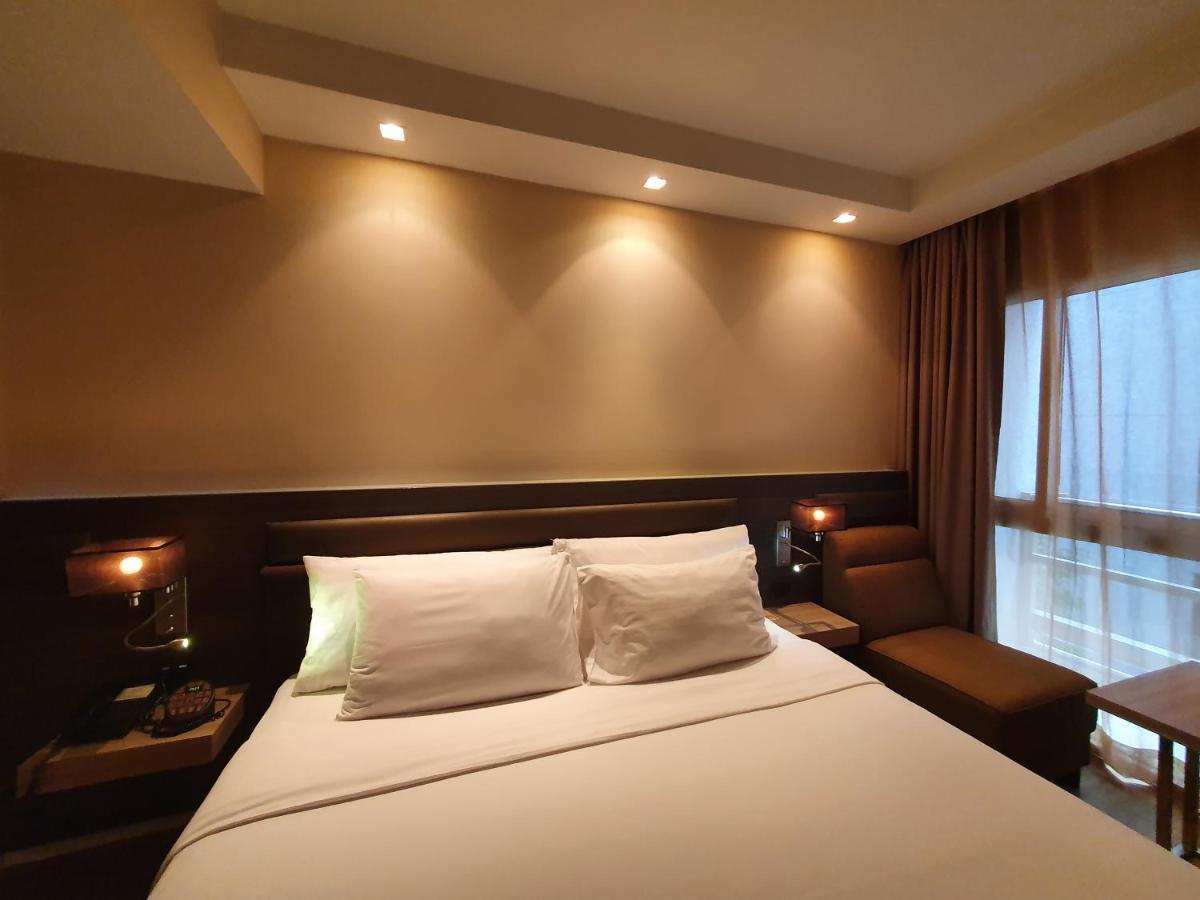 Amora NeoLuxe Suites Hotel Bangkok Extérieur photo