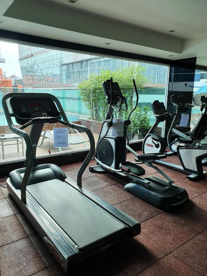Amora NeoLuxe Suites Hotel Bangkok Extérieur photo