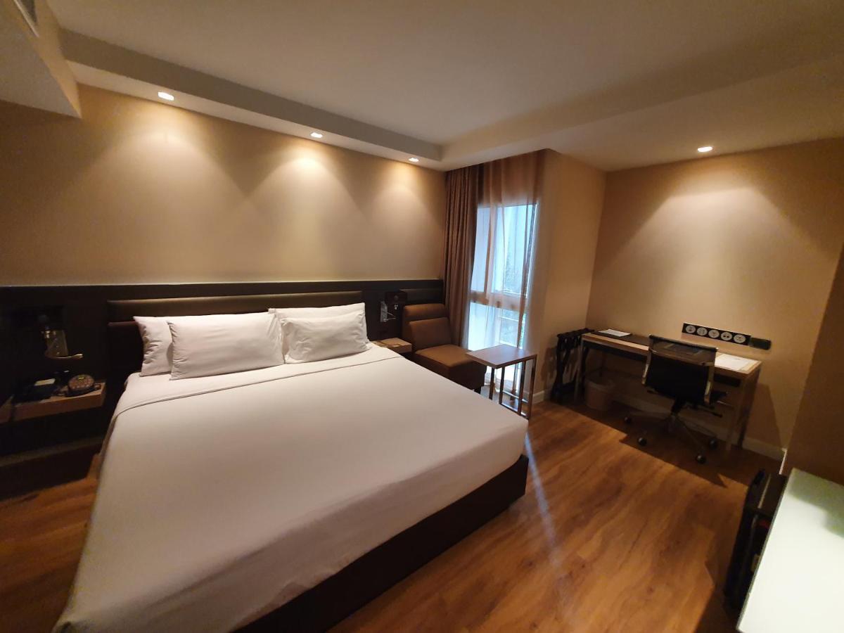 Amora NeoLuxe Suites Hotel Bangkok Extérieur photo