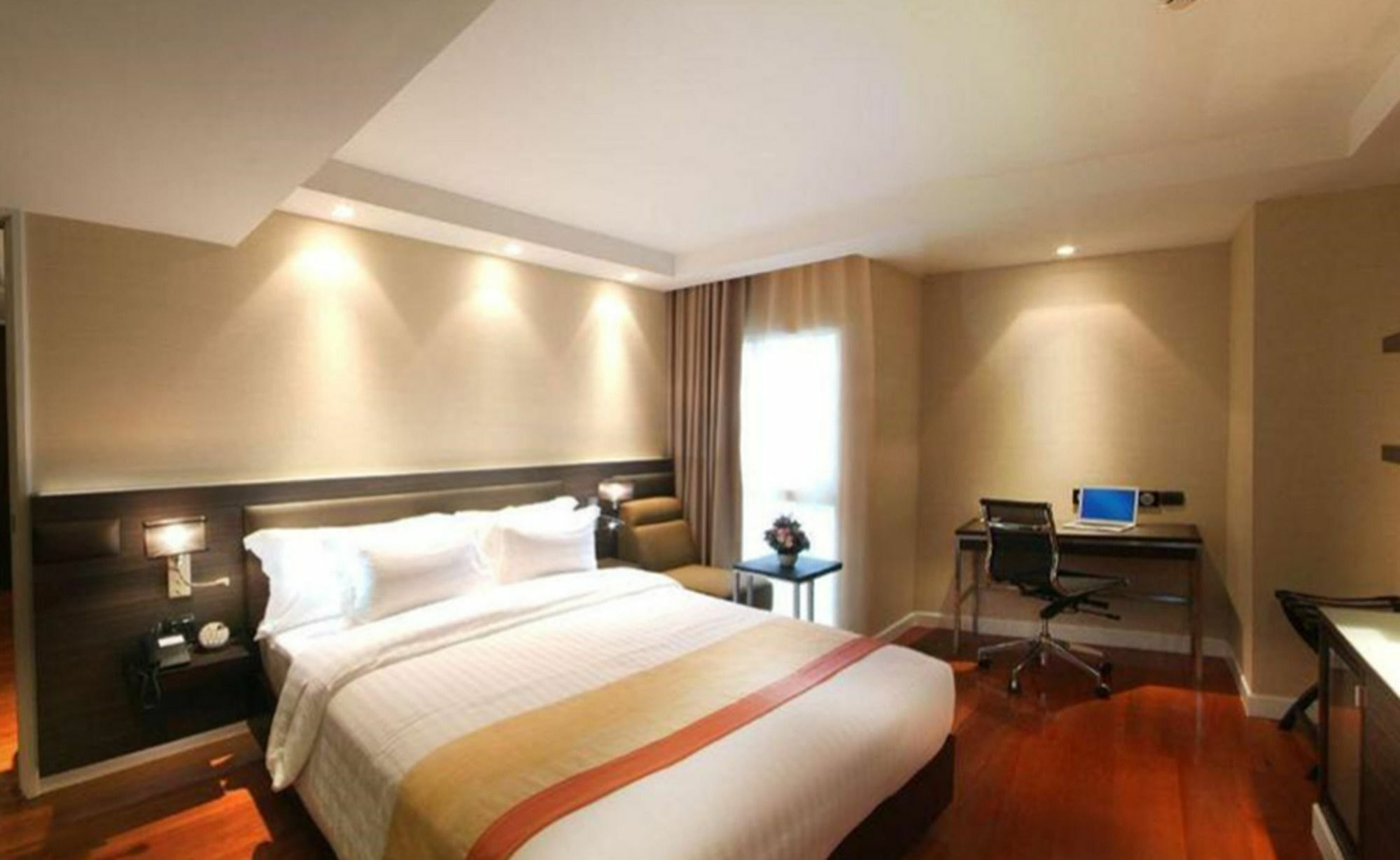 Amora NeoLuxe Suites Hotel Bangkok Extérieur photo